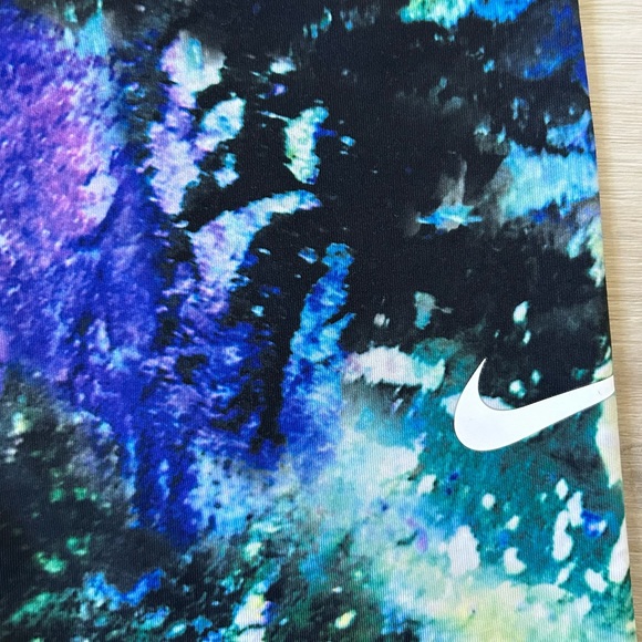 Nike Pro Capri Leggings - Picture 4 of 5